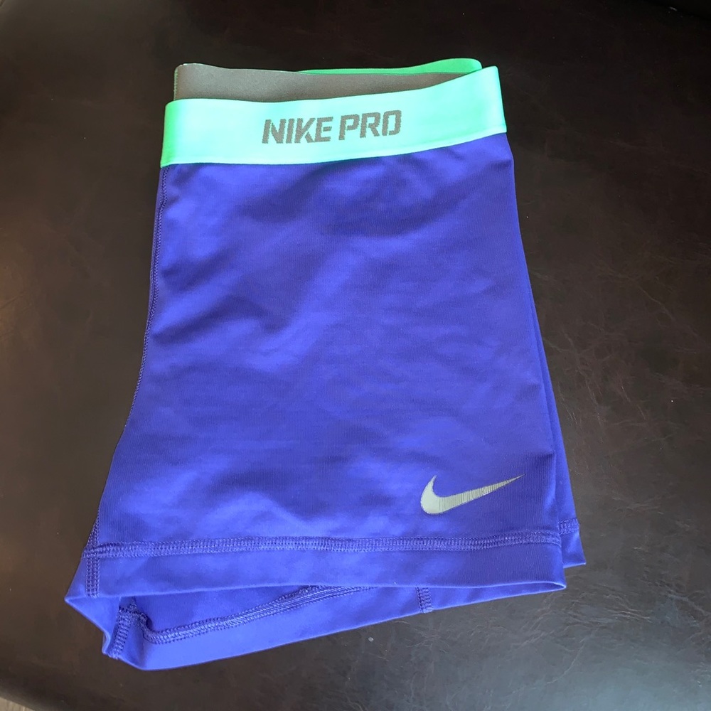 Women’s Nike Pros